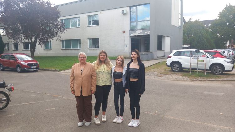 Édes anyanyelvünk versenyen szerepeltek 11. évfolyamos kereskedelmi értékesítő osztályos tanulóink.