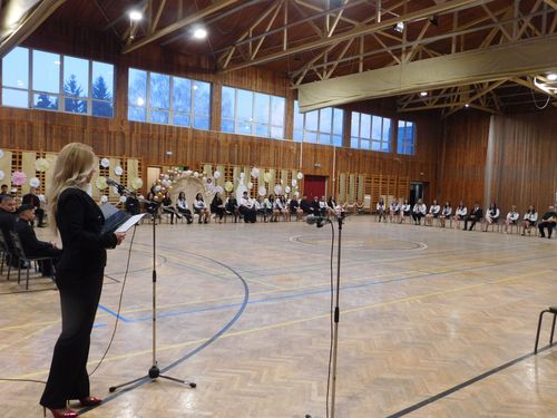 Szalagavató ünnepség a Garaiban